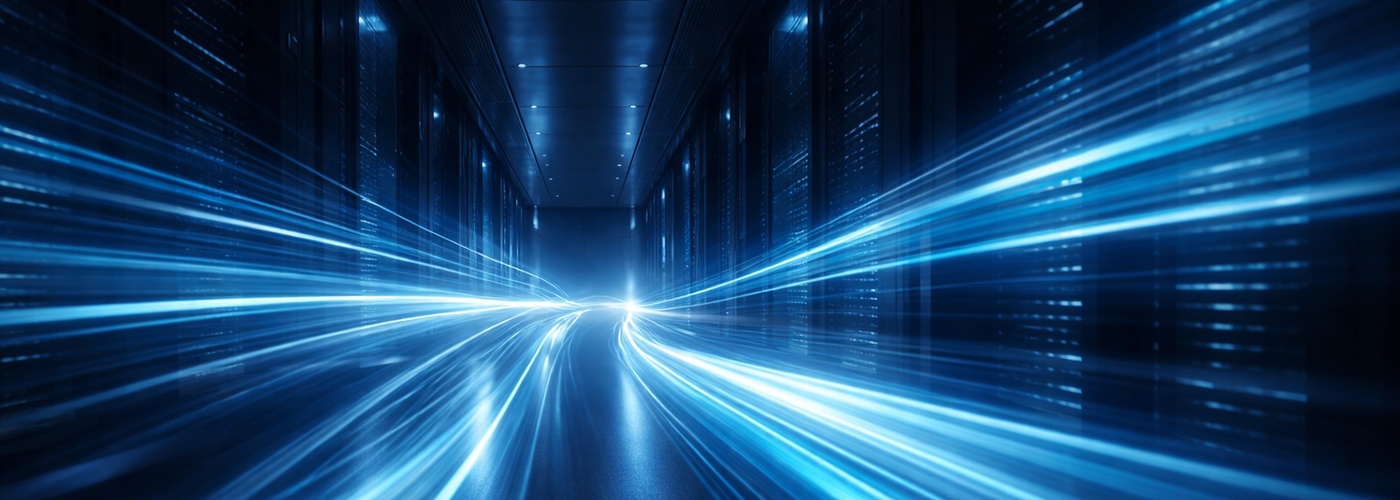 Data center con estelas de luz azul — tecnología e inteligencia artificial